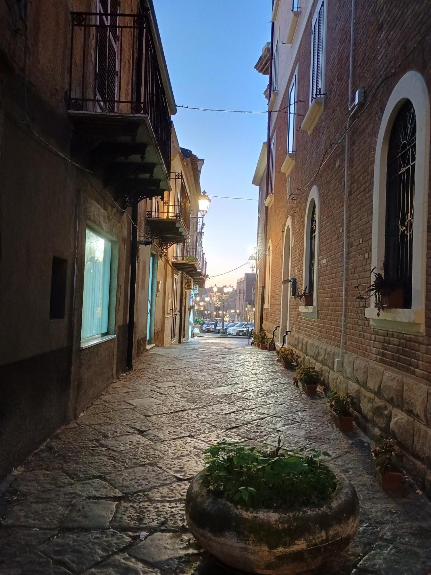 Al Vico Bartoli Suite Room Mazzarino Exterior foto