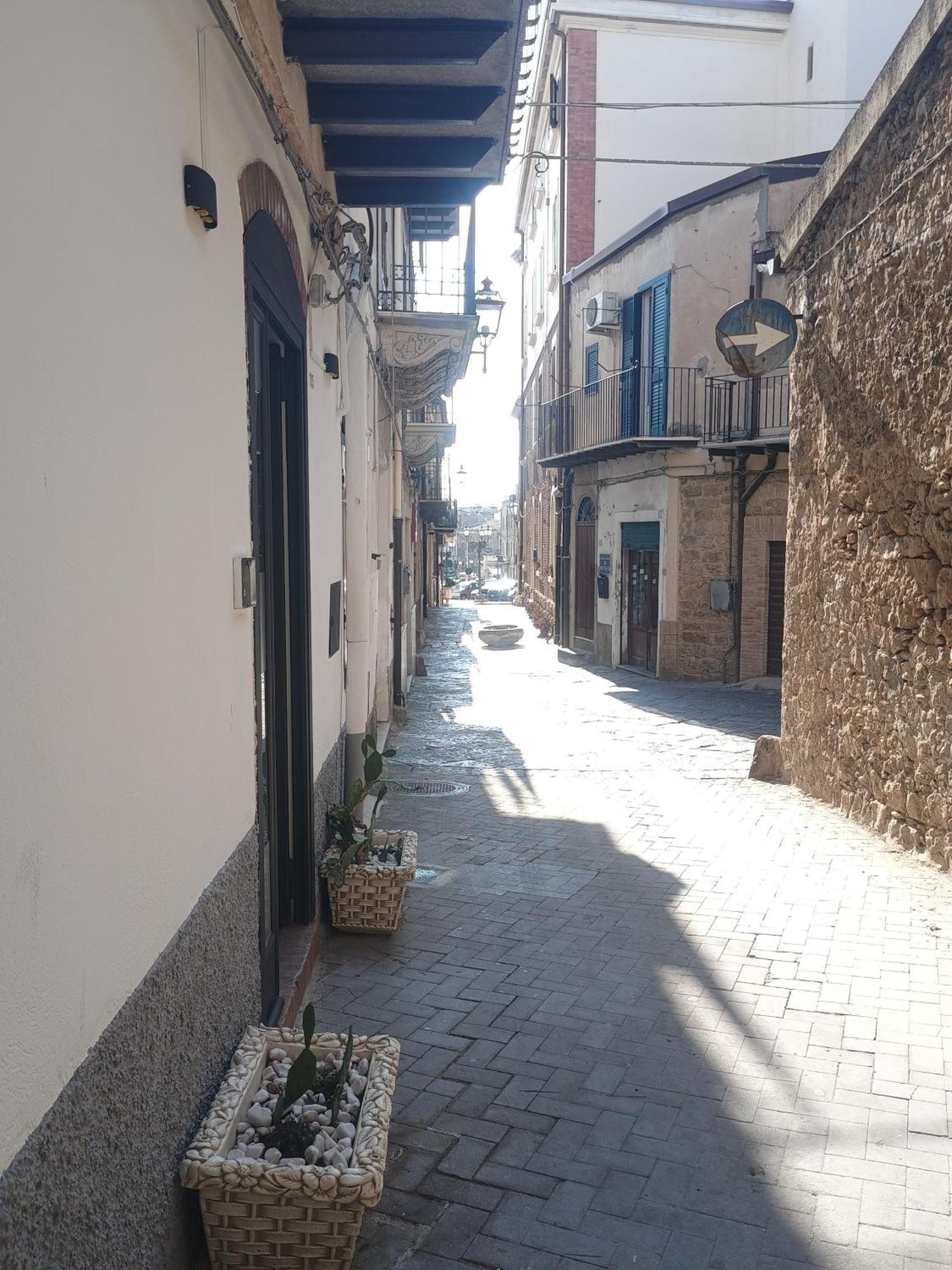 Al Vico Bartoli Suite Room Mazzarino Exterior foto